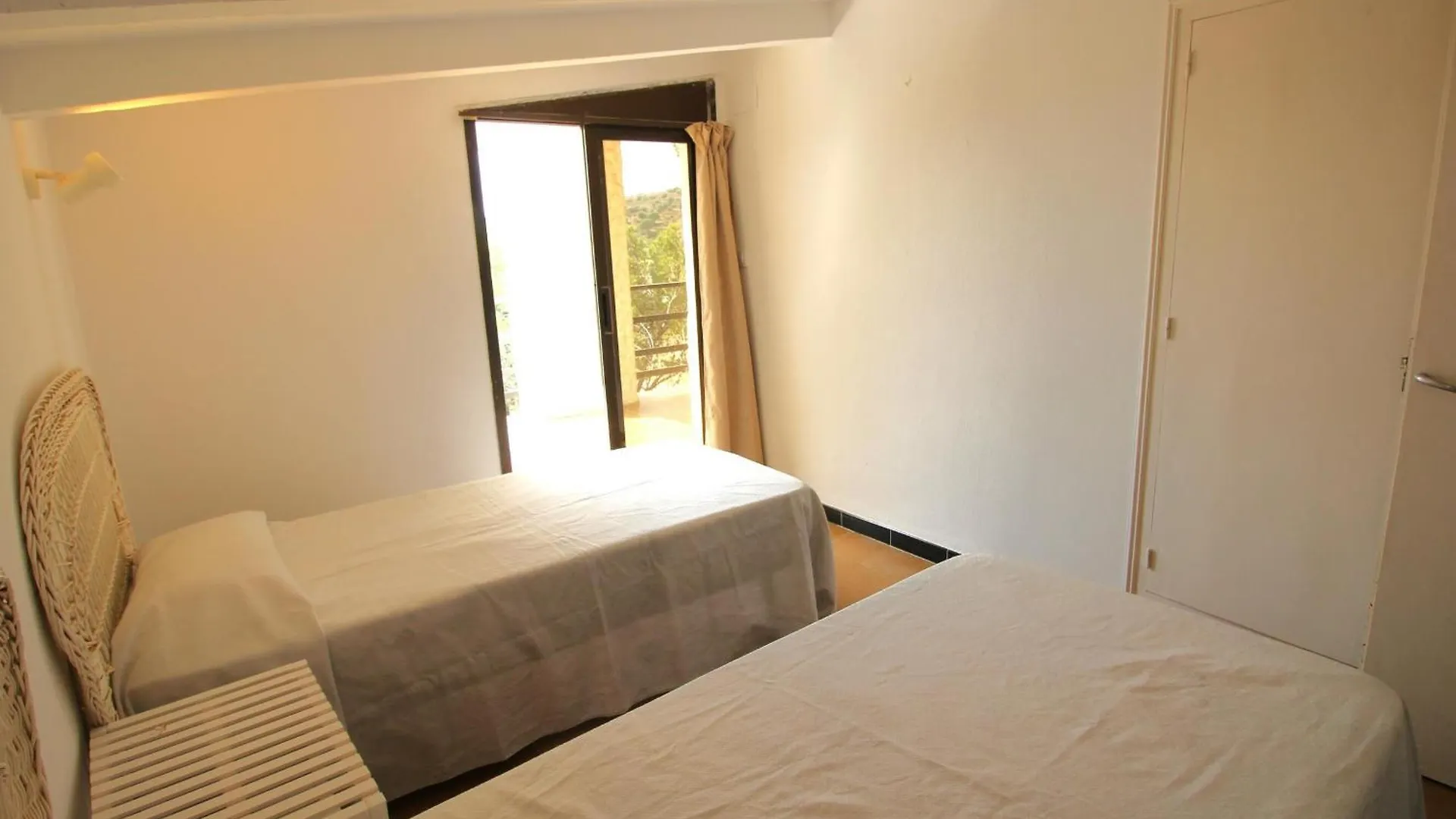 Apartment Pompeu Fabra - Apartamento Luminoso A 300 M. De La Playa De Grifeu. - Es-228-26 Llanca