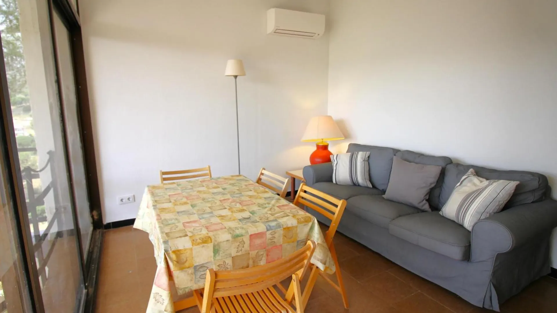 Pompeu Fabra - Apartamento Luminoso A 300 M. De La Playa De Grifeu. - Es-228-26 Llanca Spain