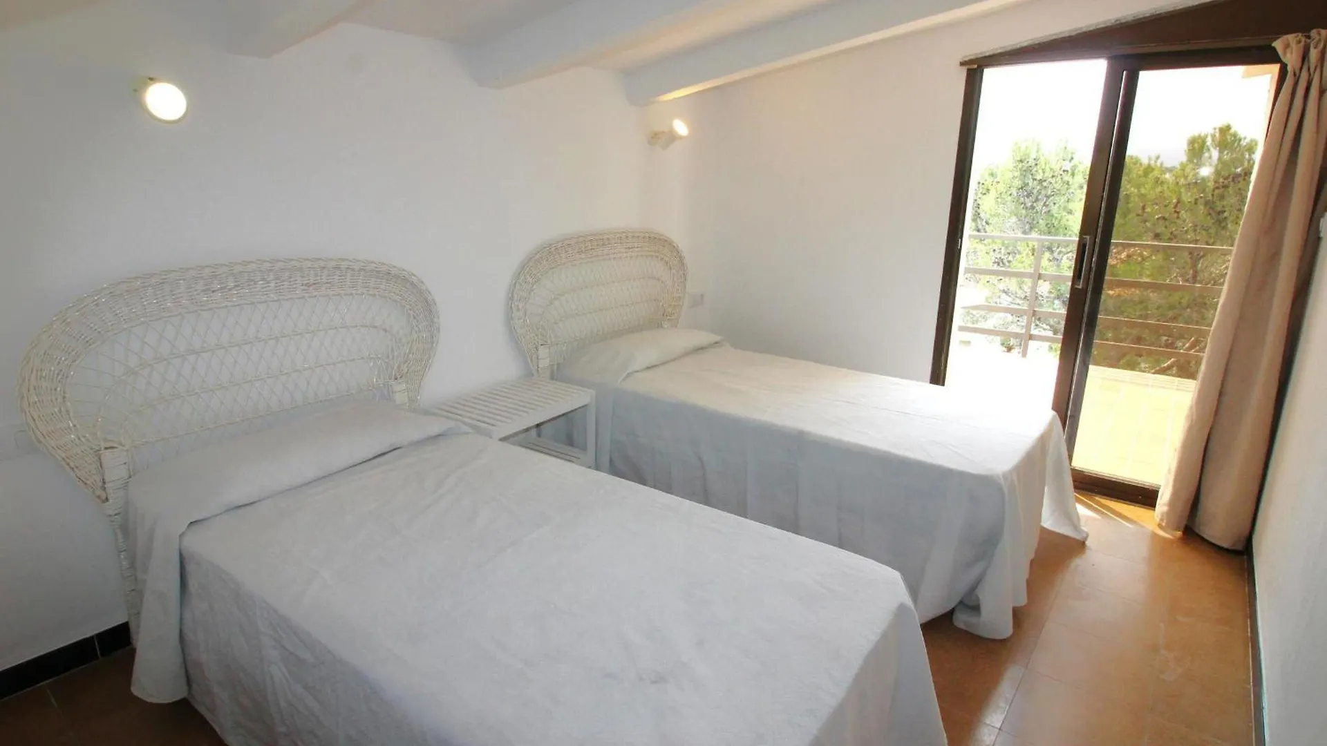 Apartment Pompeu Fabra - Apartamento Luminoso A 300 M. De La Playa De Grifeu. - Es-228-26 Llanca